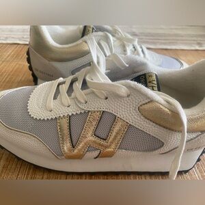 Vintage Havana Cosmic 8.5 white pebble sneaker